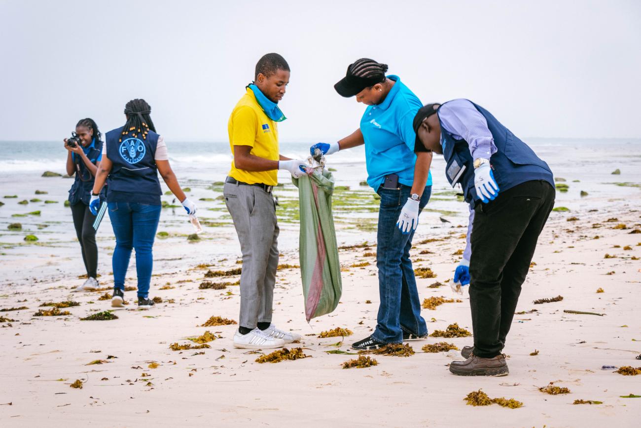 Making a Splash: Beach Clean-Up in Tanzania | United Nations in Tanzania